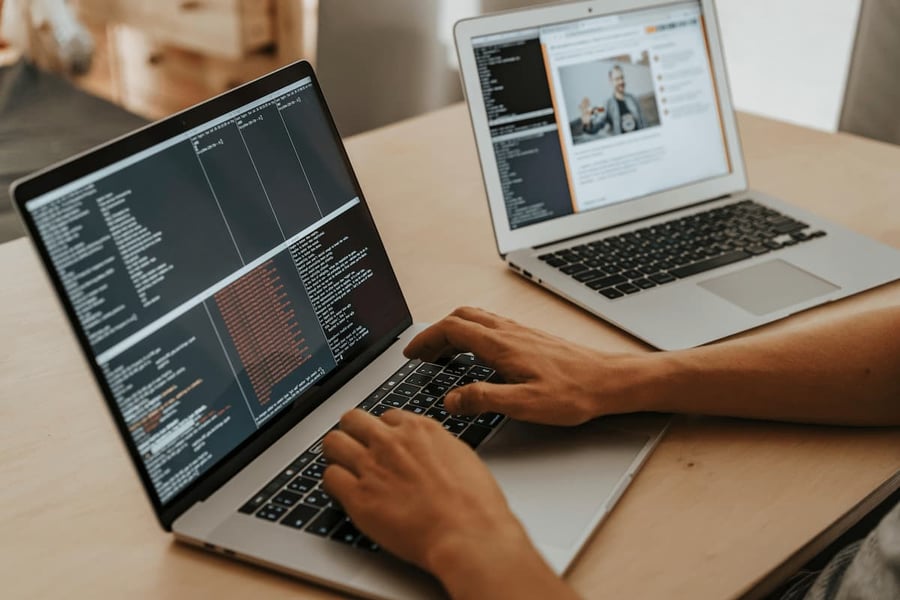 The challenges of connecting modern and legacy systems and how Daemon can help, with Head of Engineering Practice Henry Ayres