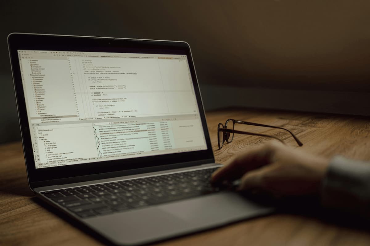 Daemon builds AI-generated knowledge graphs from public sources for enhanced fraud detection